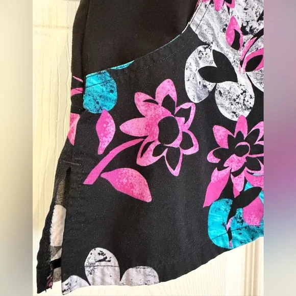 🖤 Baby Phat Floral Scrub Top – XS – Black w/ Pink & Teal – Stretch Side Panels - Picture 4 of 8